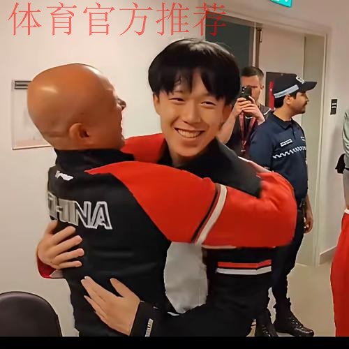 我们的故事 | 亚运男足小将亲吻护腿板告慰已故队友：替他实现国家队梦想